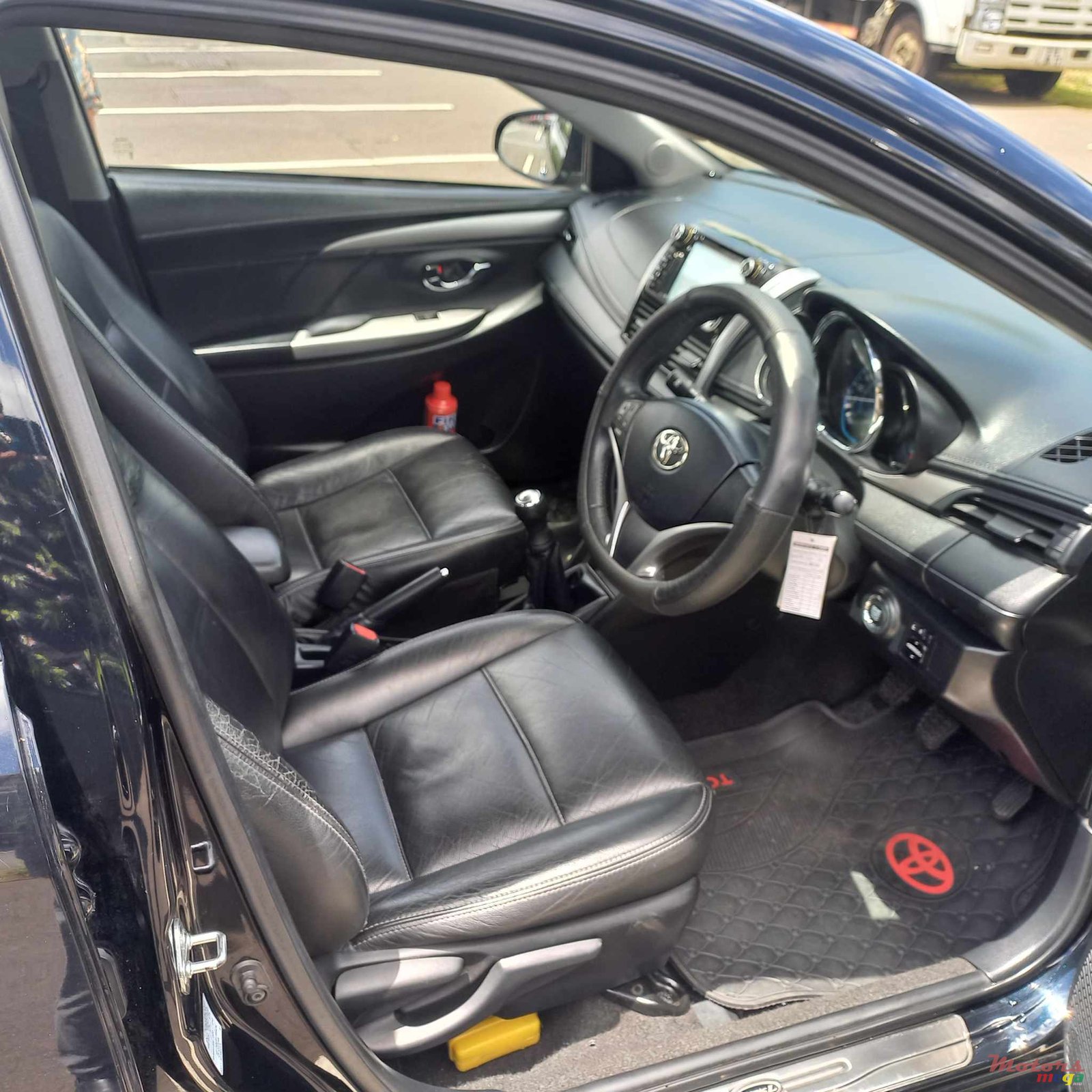 2015' Toyota Yaris photo #5