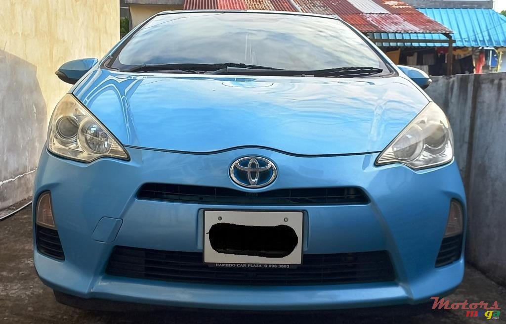 2014' Toyota Aqua photo #2