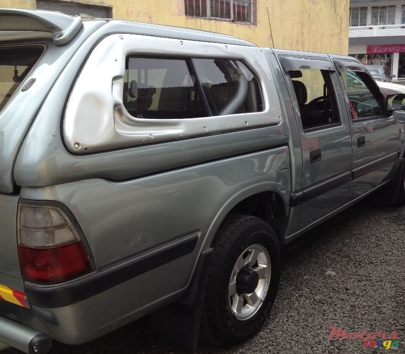 2002' Isuzu photo #4