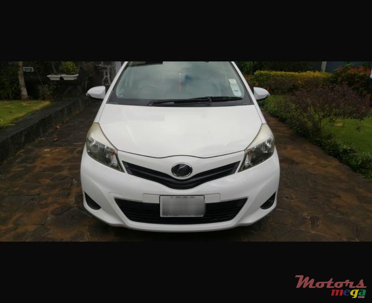 2011' Toyota Vitz photo #4