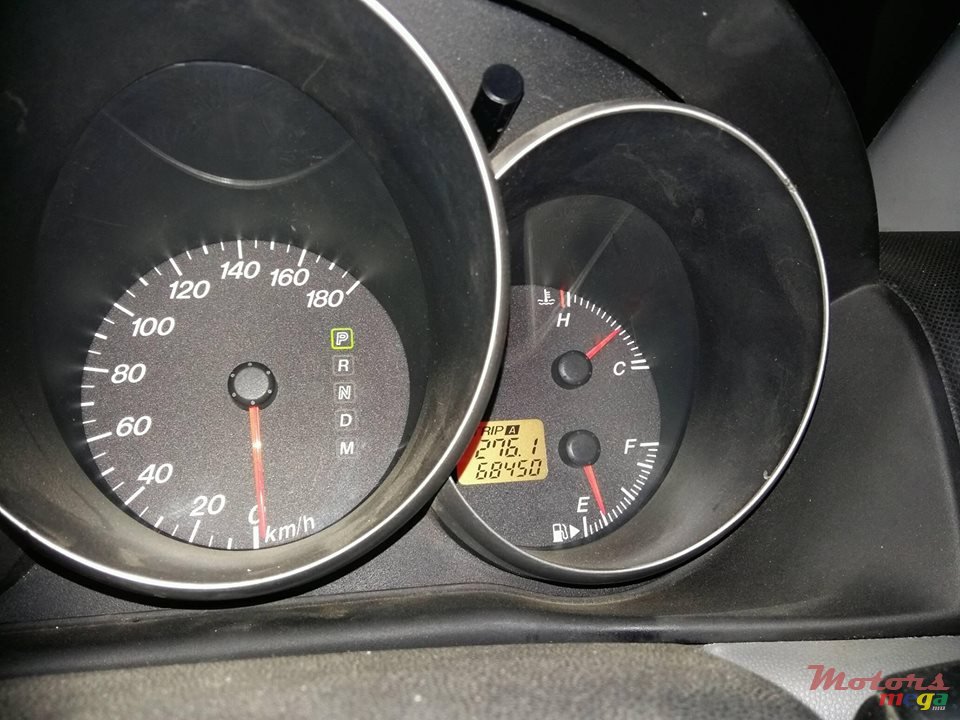 2004' Mazda 3 photo #3