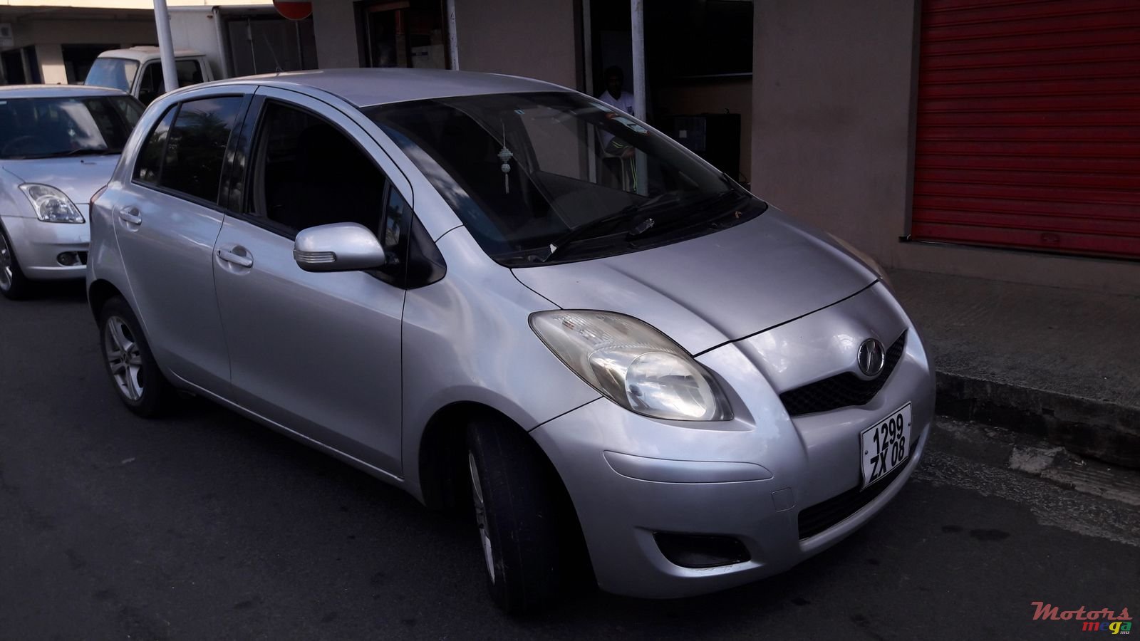 2008' Toyota Vitz photo #1