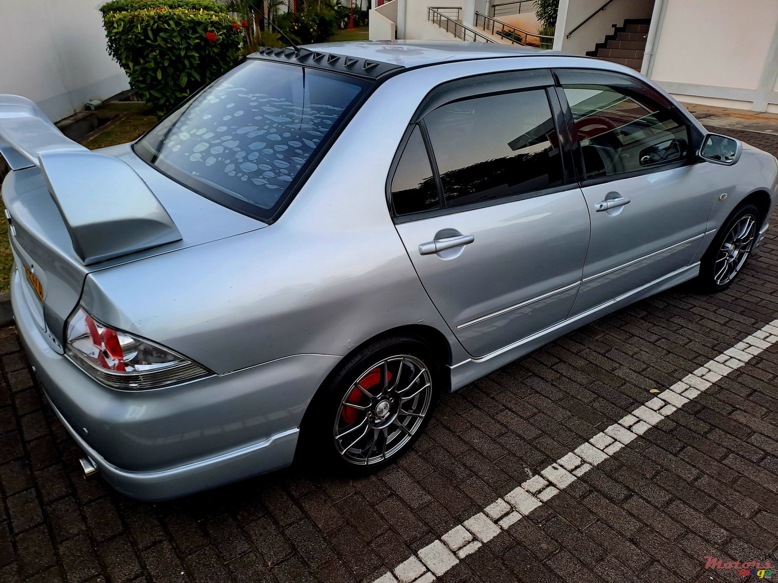 2005' Mitsubishi Lancer photo #2