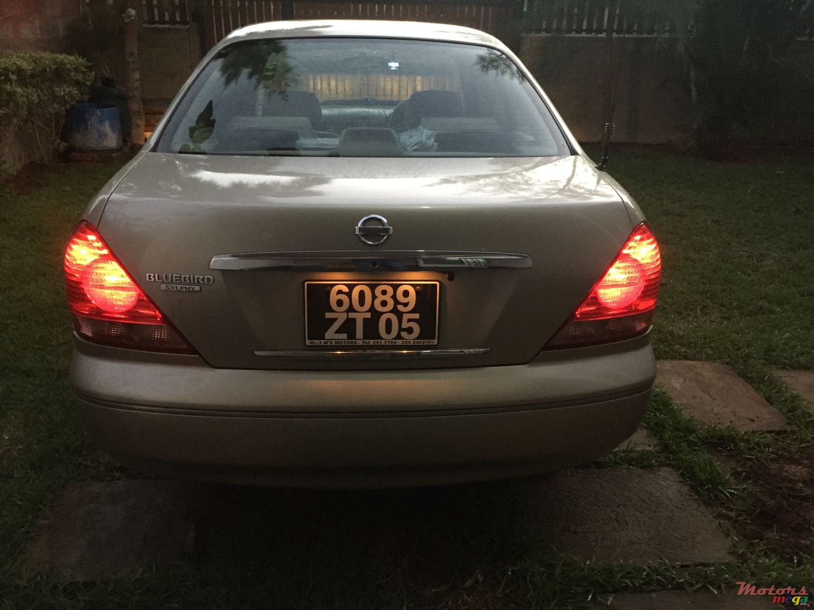 2005' Nissan Bluebird photo #2