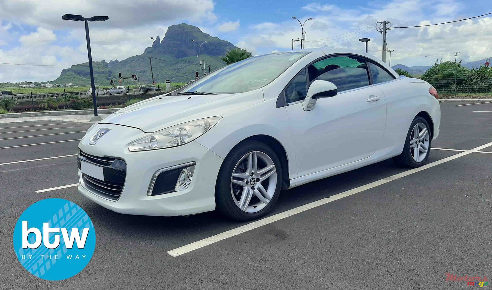 2013' Peugeot 308 photo #2