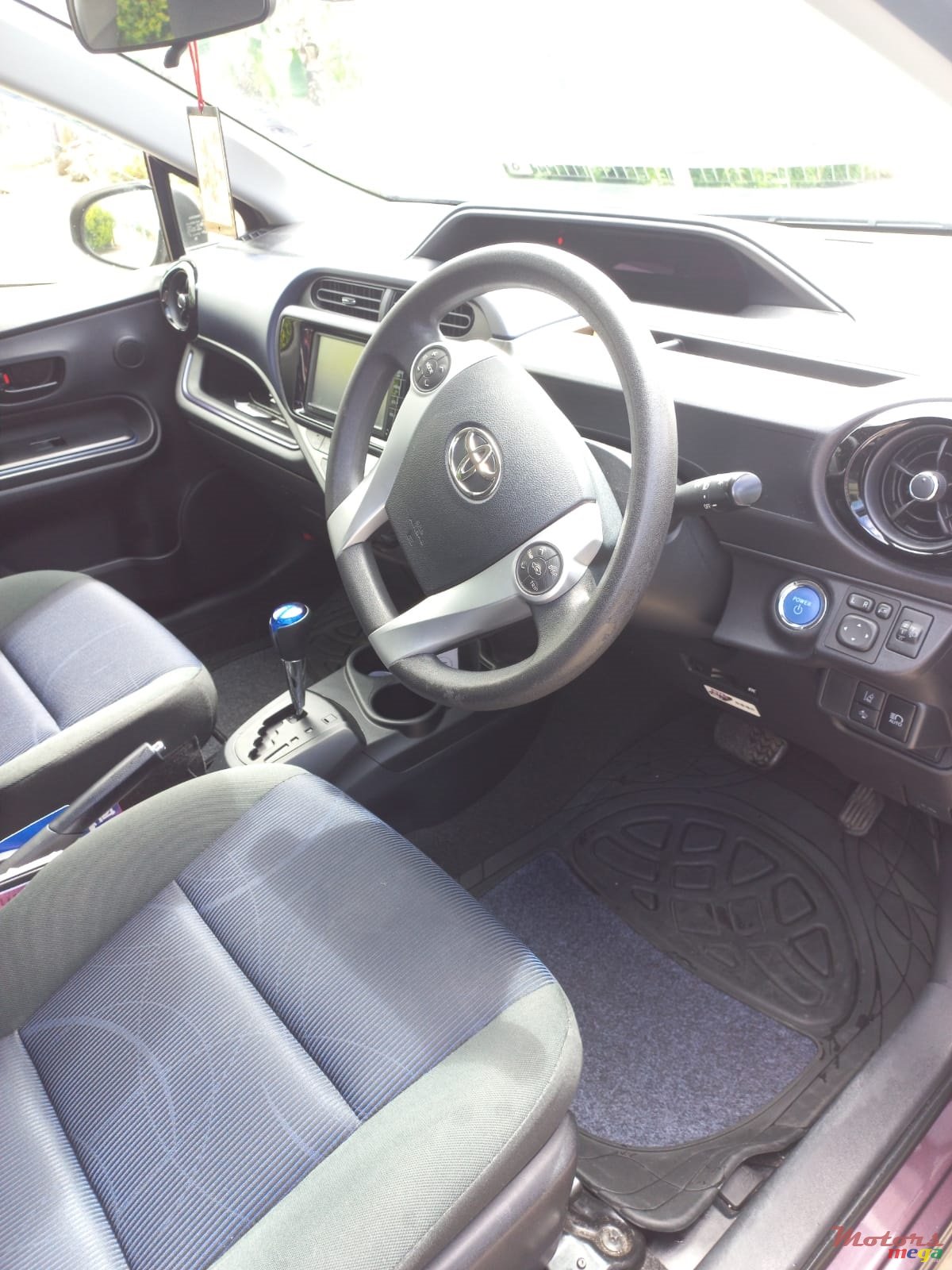 2016' Toyota Aqua photo #5