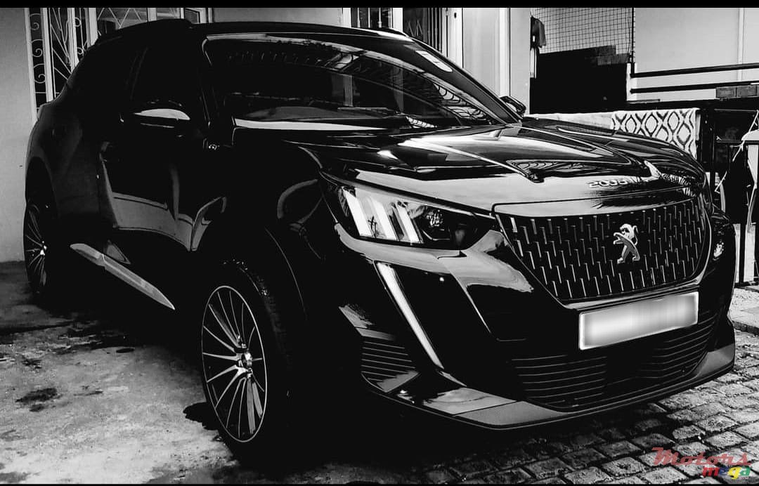 2023' Peugeot 2008 GT photo #2