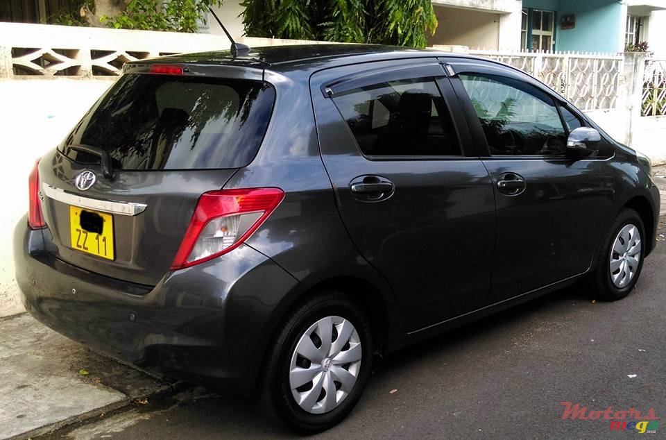 2011' Toyota Vitz 1000cc photo #4