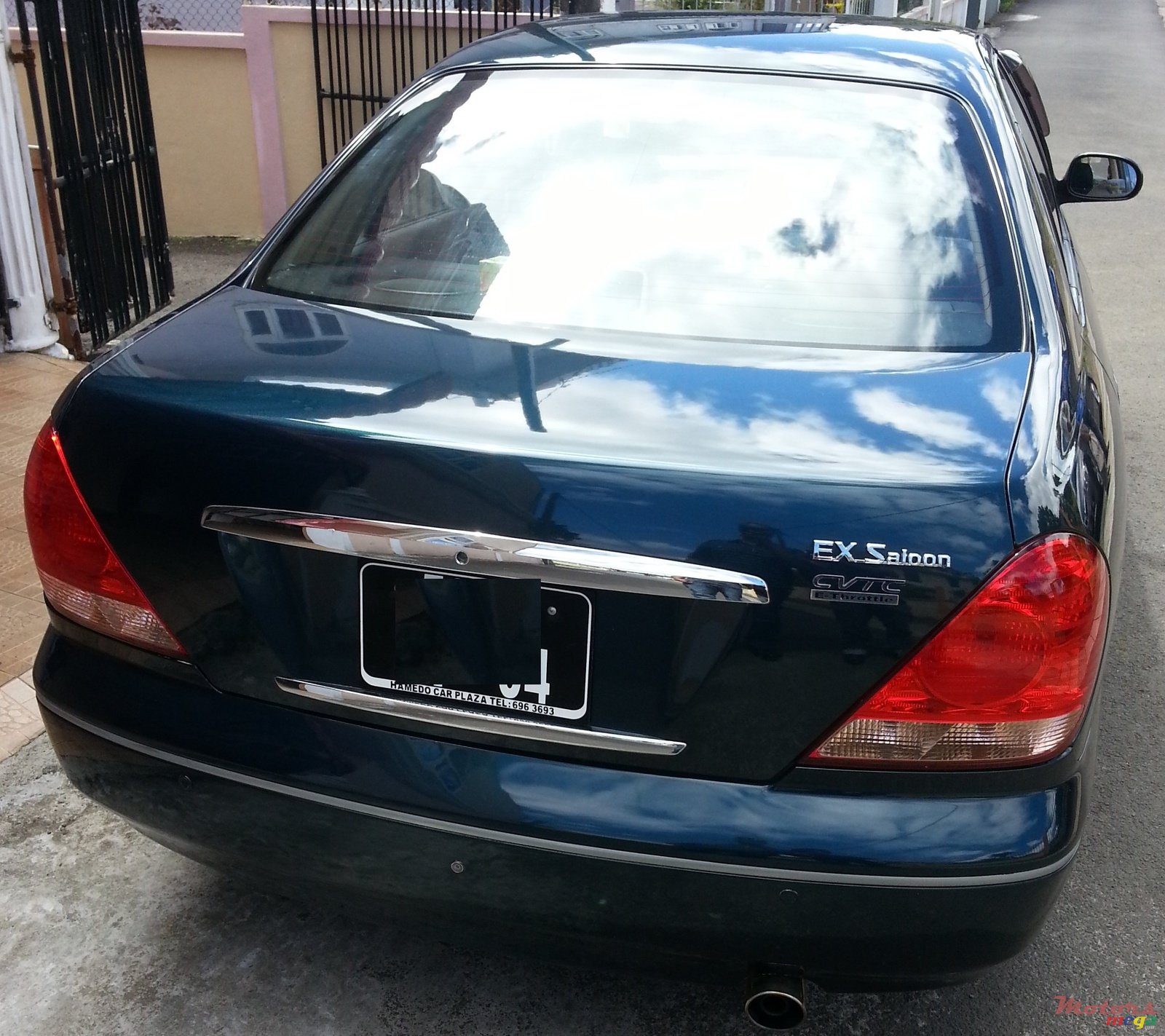 2004' Nissan Sunny photo #2