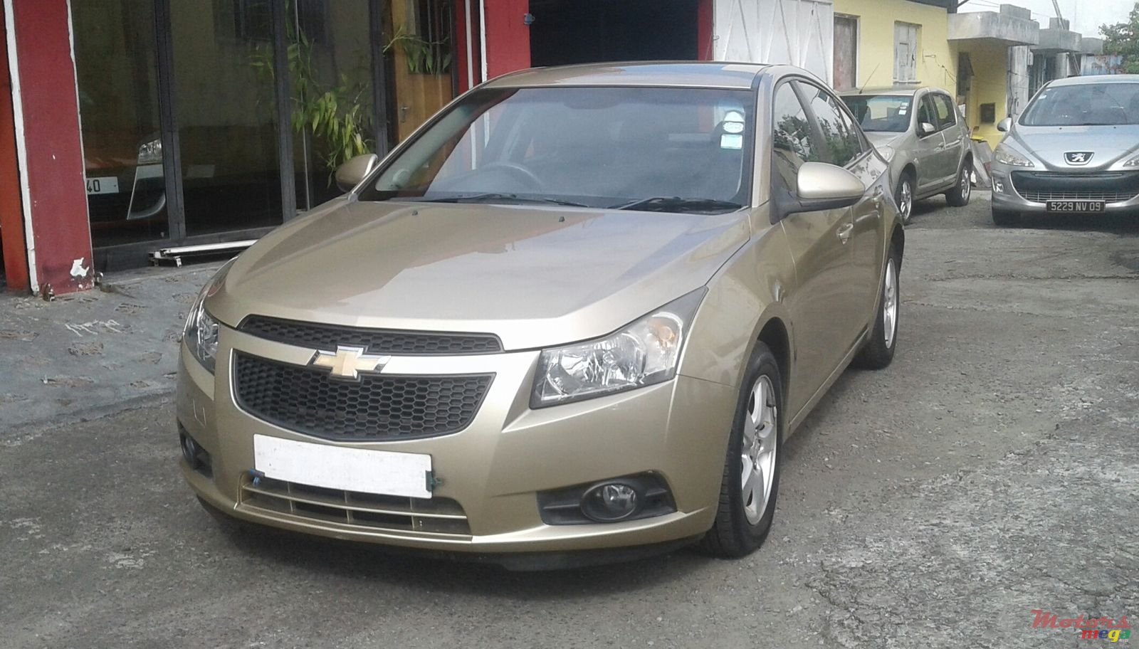 2010' Chevrolet Cruze LT photo #1