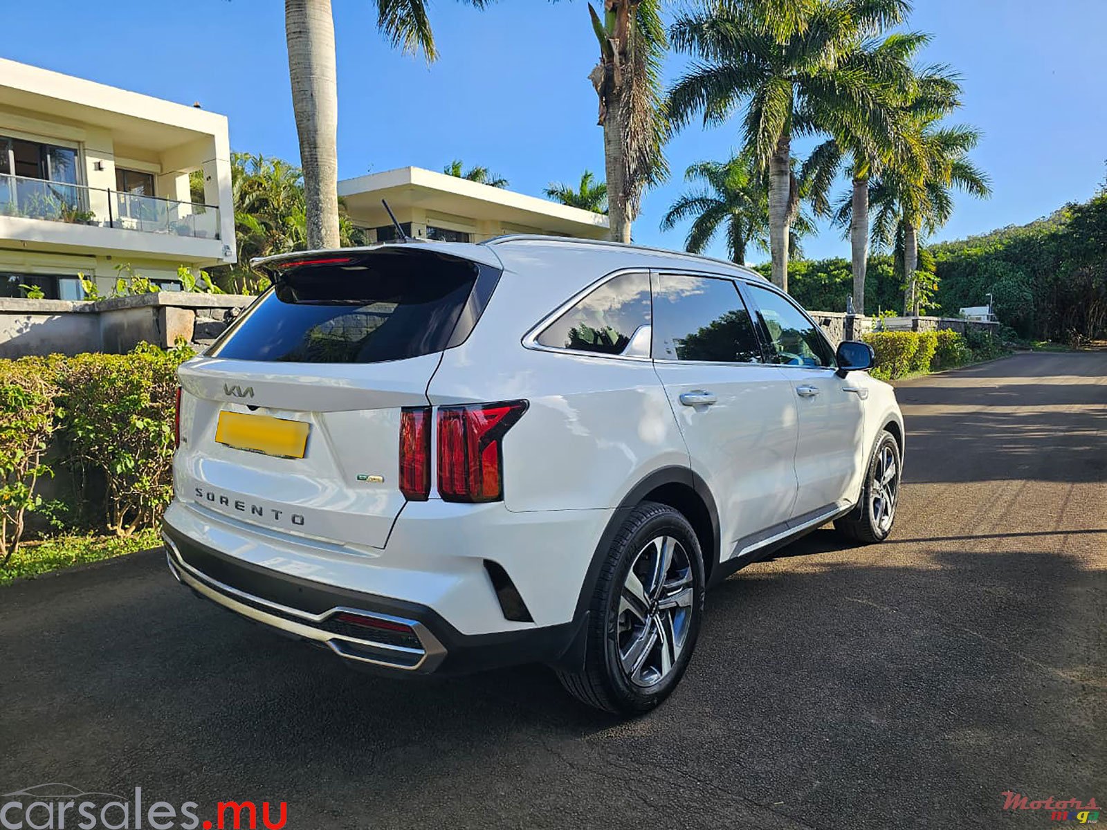 2022' Kia Sorento 1.6 PHEV AWD 7 Seater photo #3