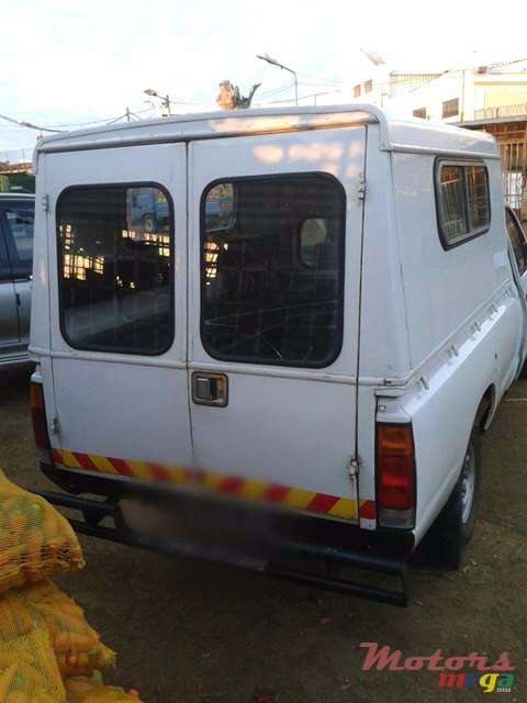 1999' Nissan Navara TD27 photo #2