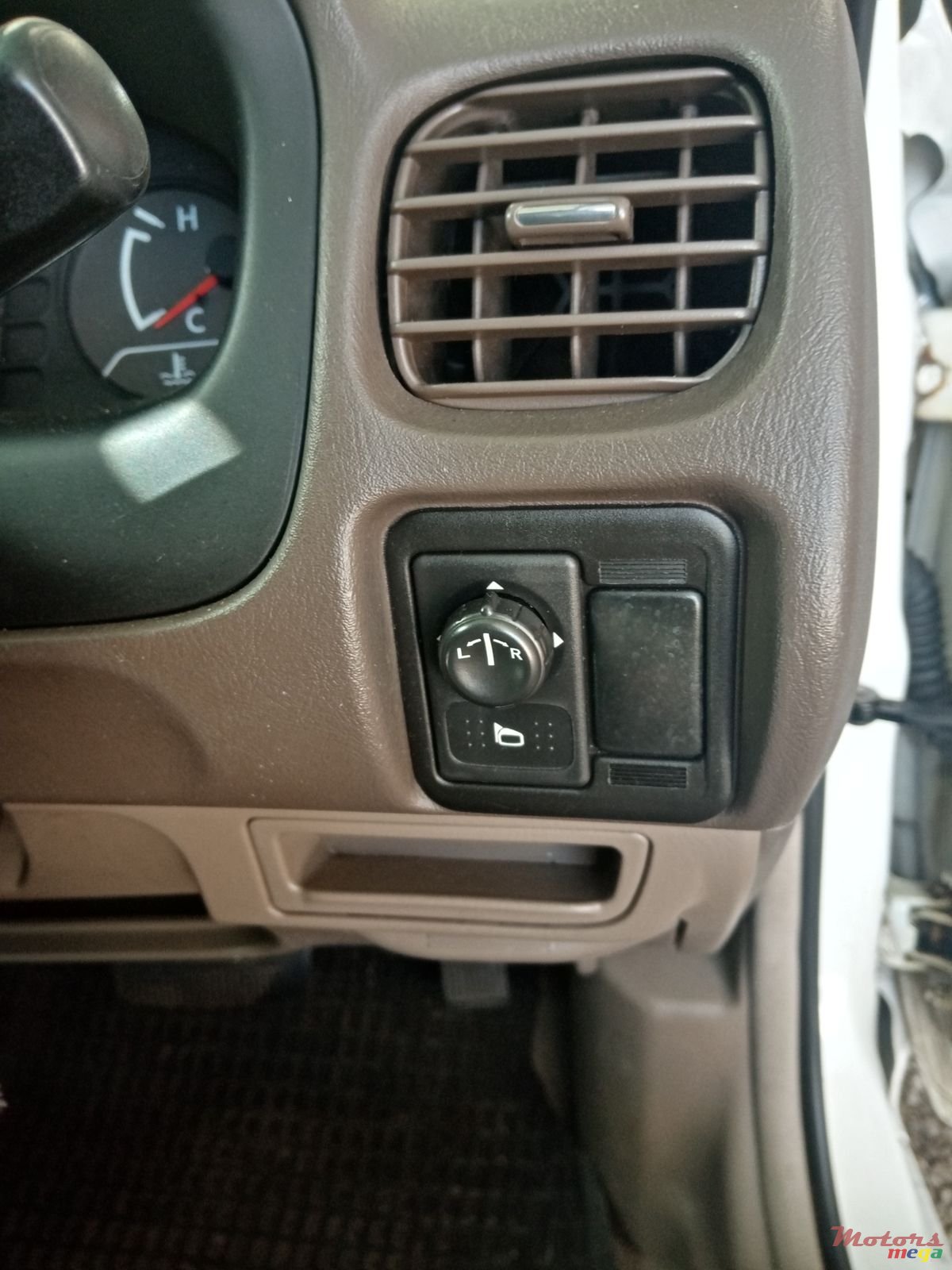 1999' Nissan Sunny B15 photo #2