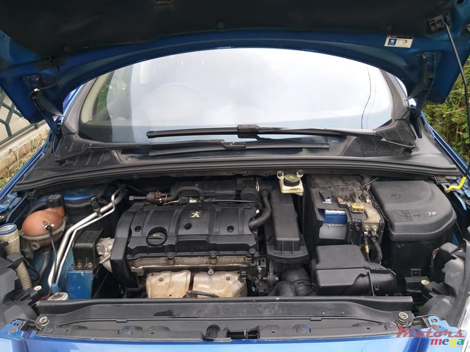 2008' Peugeot 308 1.6l Petrol photo #4