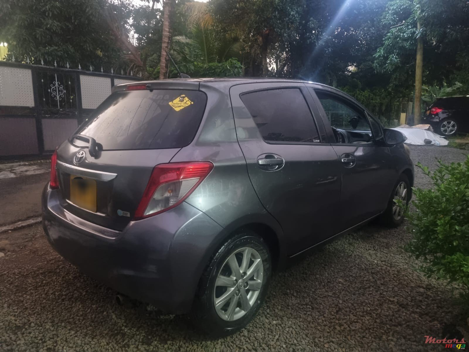 2012' Toyota Vitz photo #1