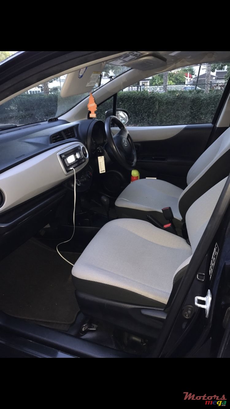 2011' Toyota Vitz photo #3