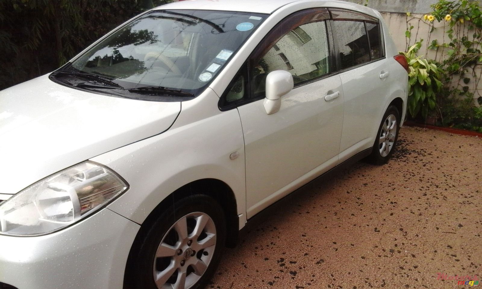 2006' Nissan Tiida photo #1