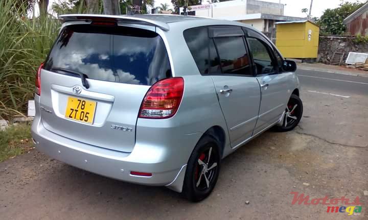 2005' Toyota Corolla photo #1