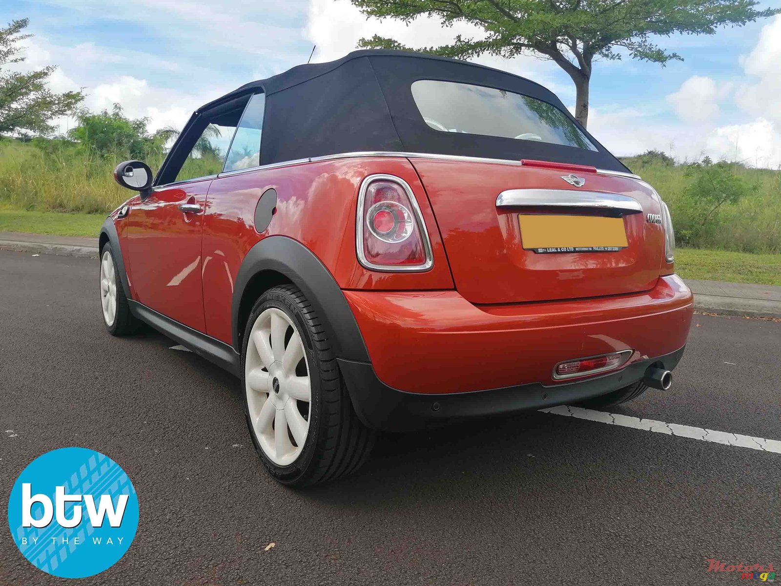 2011' MINI Cooper photo #3