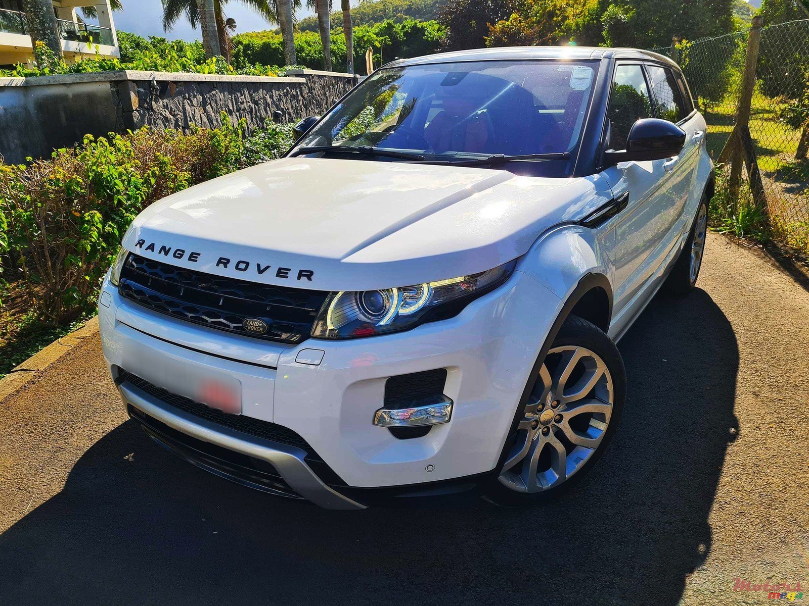 2014' Land Rover Range Rover Evoque 2.0 si4 photo #3