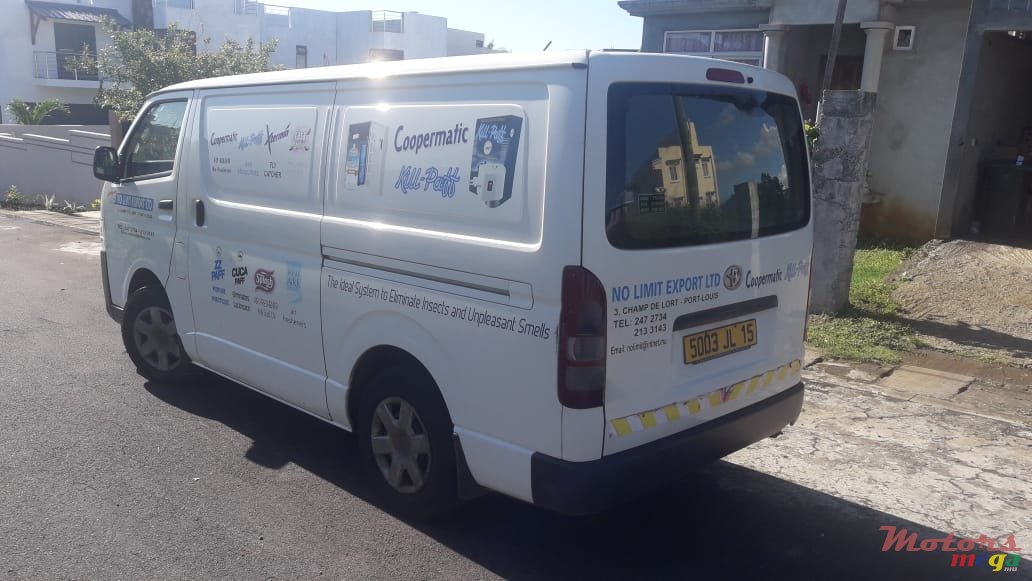 2015' Toyota HiAce photo #3