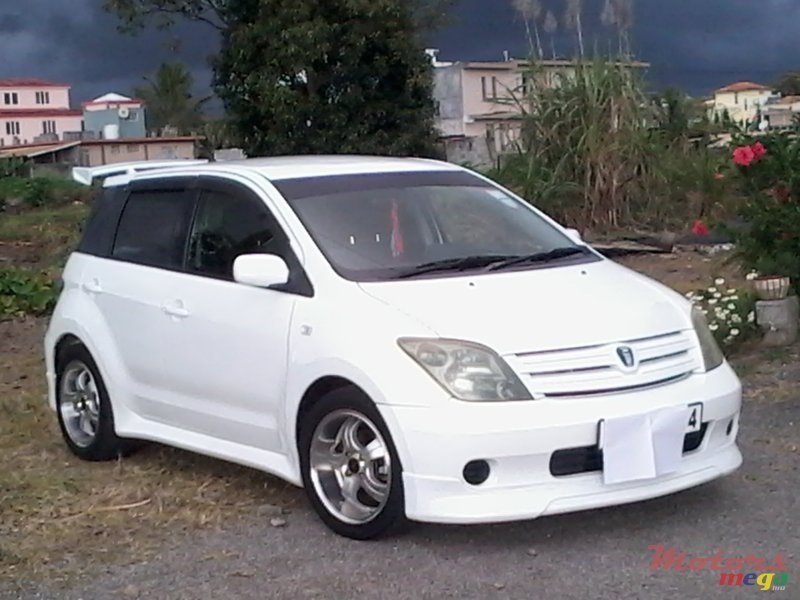 2004' Toyota photo #1