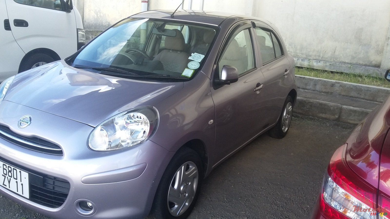 2011' Nissan photo #1