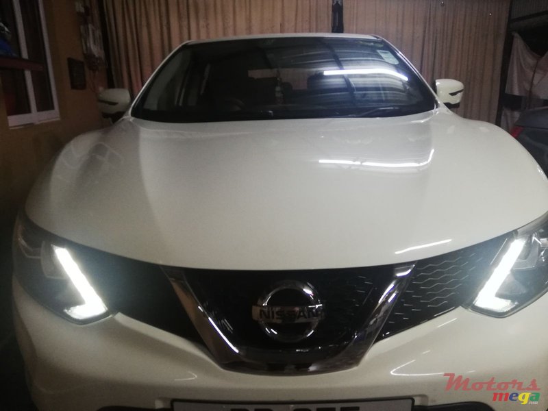 2015' Nissan Qashqai SUV photo #1