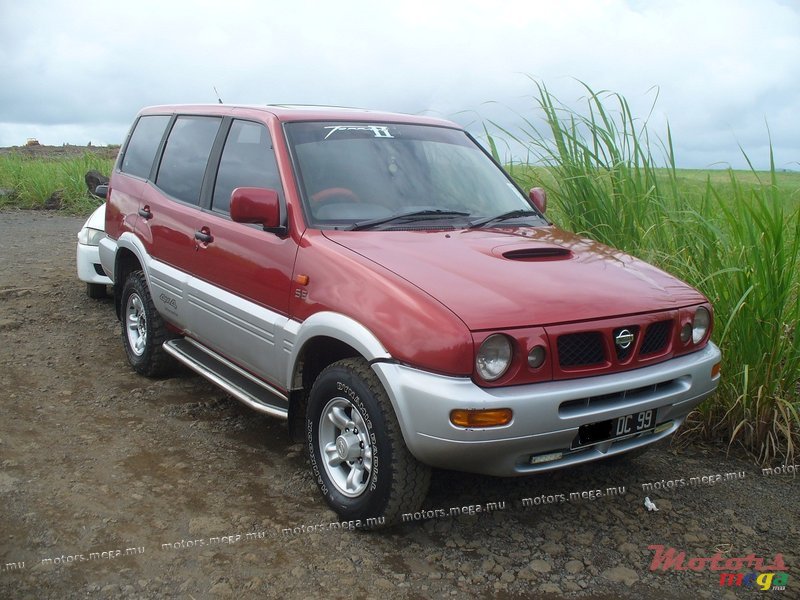 1999' Nissan Terrano 2 photo #1
