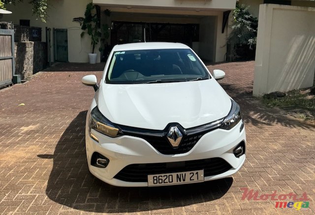2021' Renault Clio photo #1