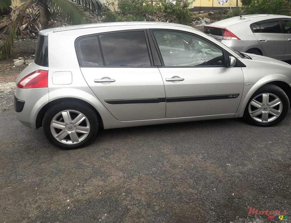 2006' Renault Megane photo #1