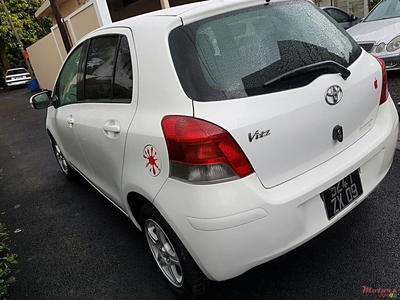 2009' Toyota Vitz auto photo #2