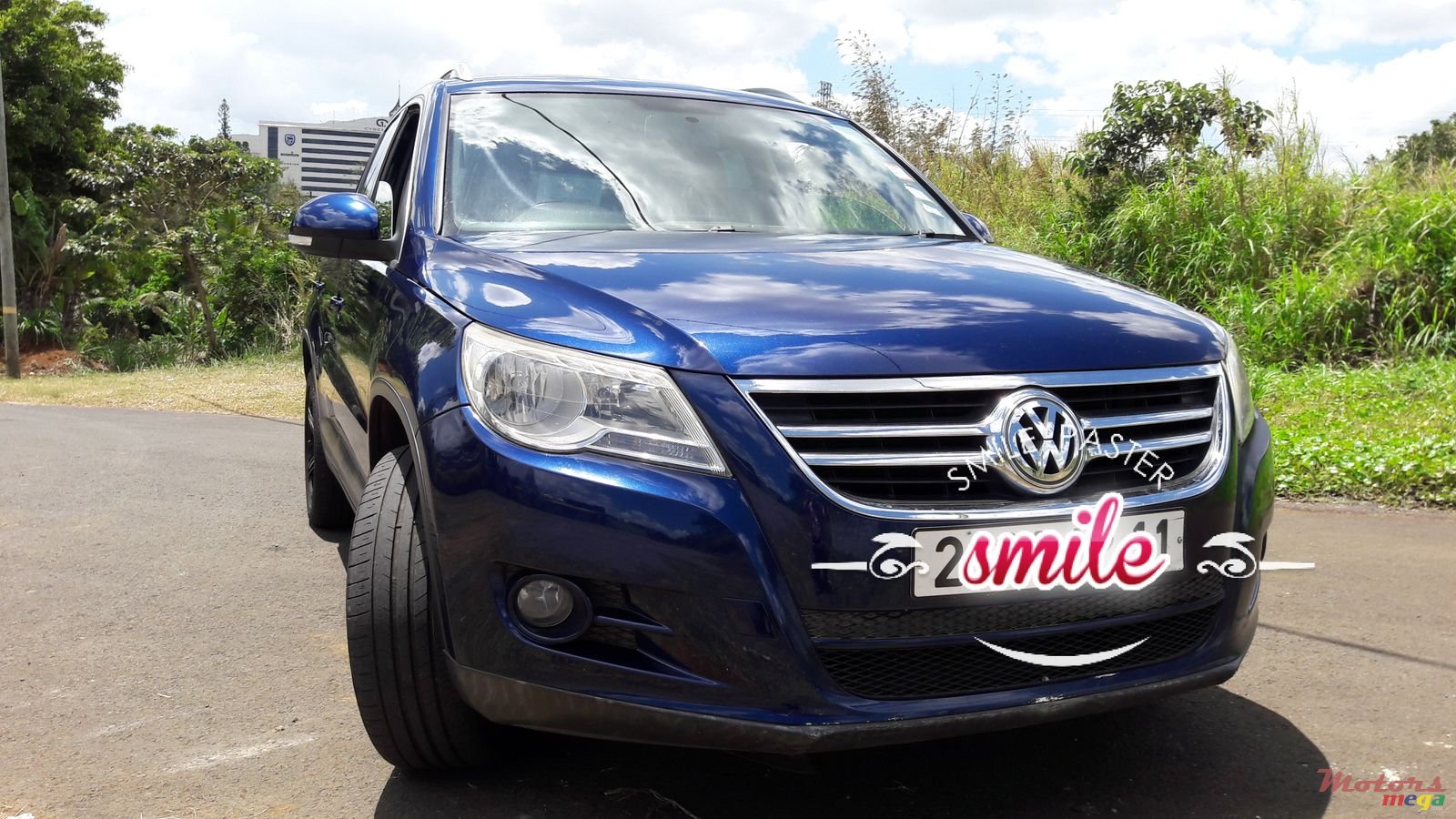 2011' Volkswagen Tiguan photo #1