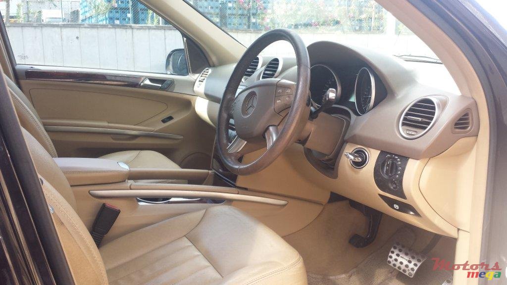 2009' Mercedes-Benz ML 320 photo #2