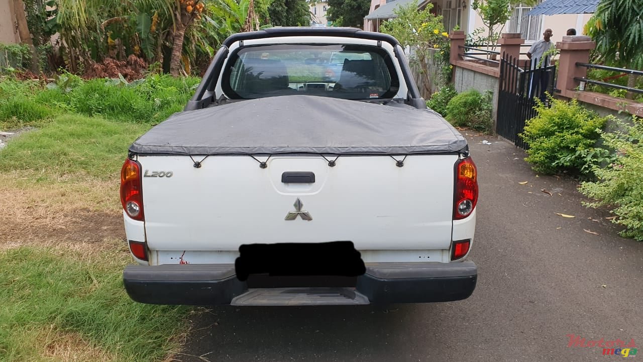 2011' Mitsubishi L 200 Sportero photo #3