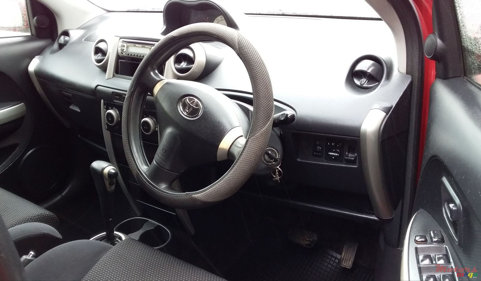 2003' Toyota IST photo #3