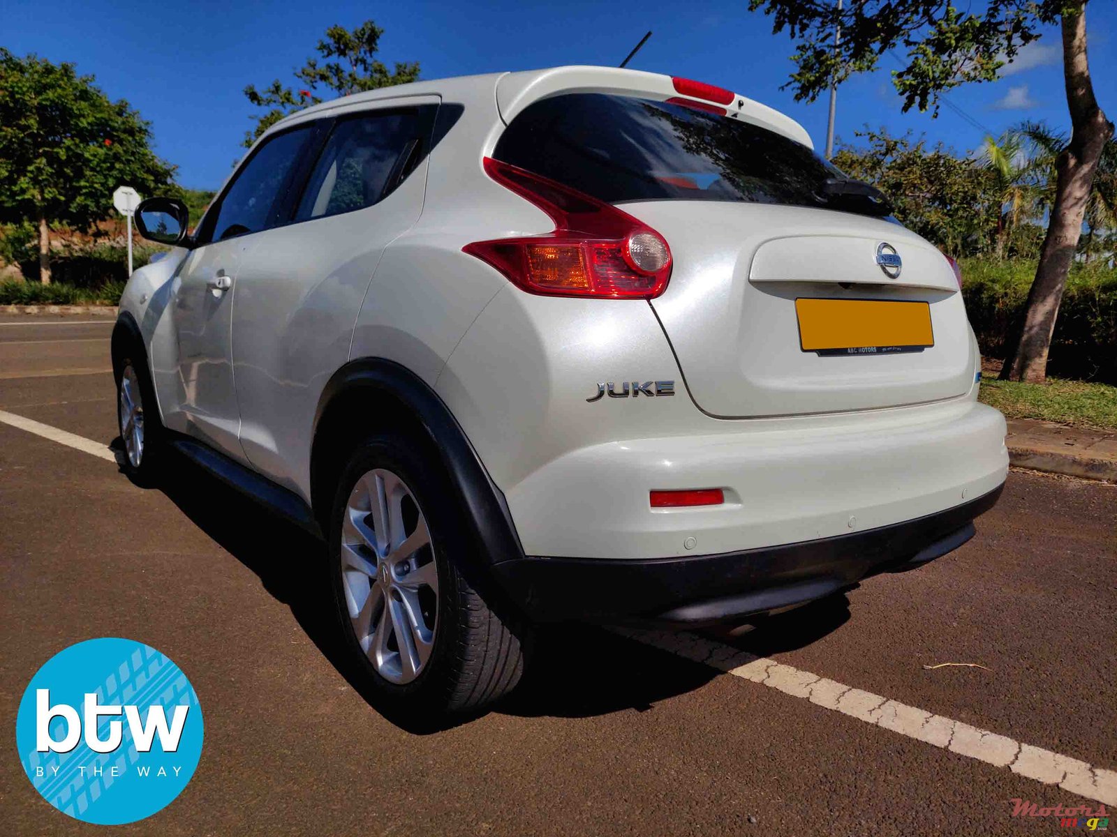 2013' Nissan Juke photo #3