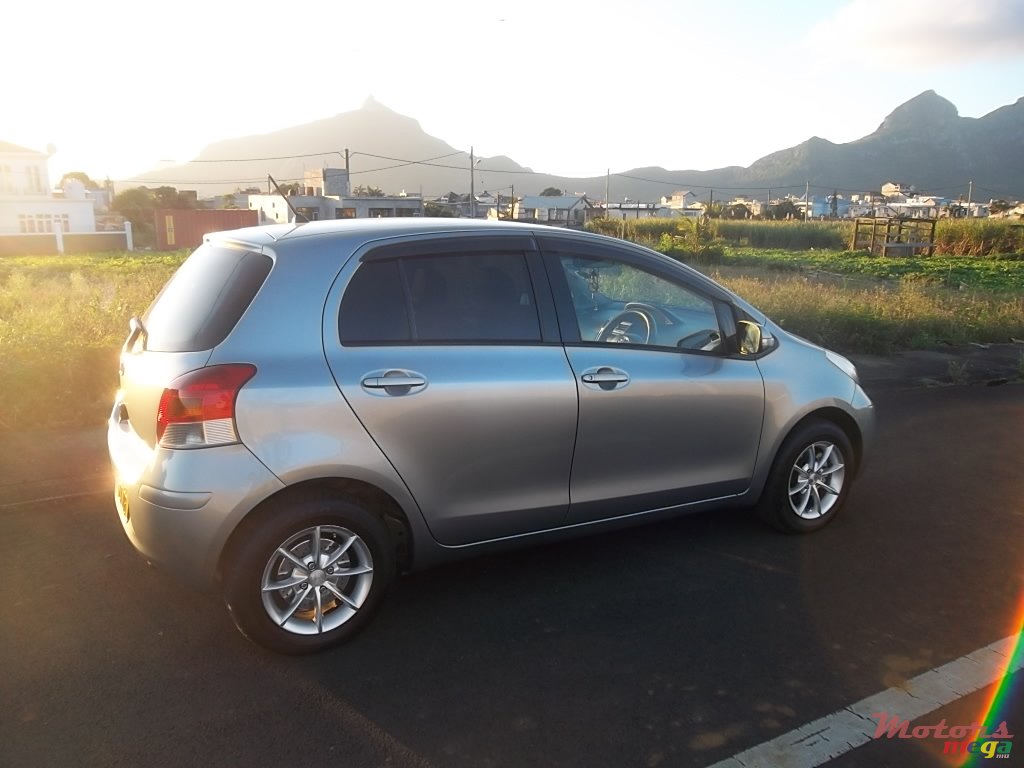 2008' Toyota Vitz photo #4