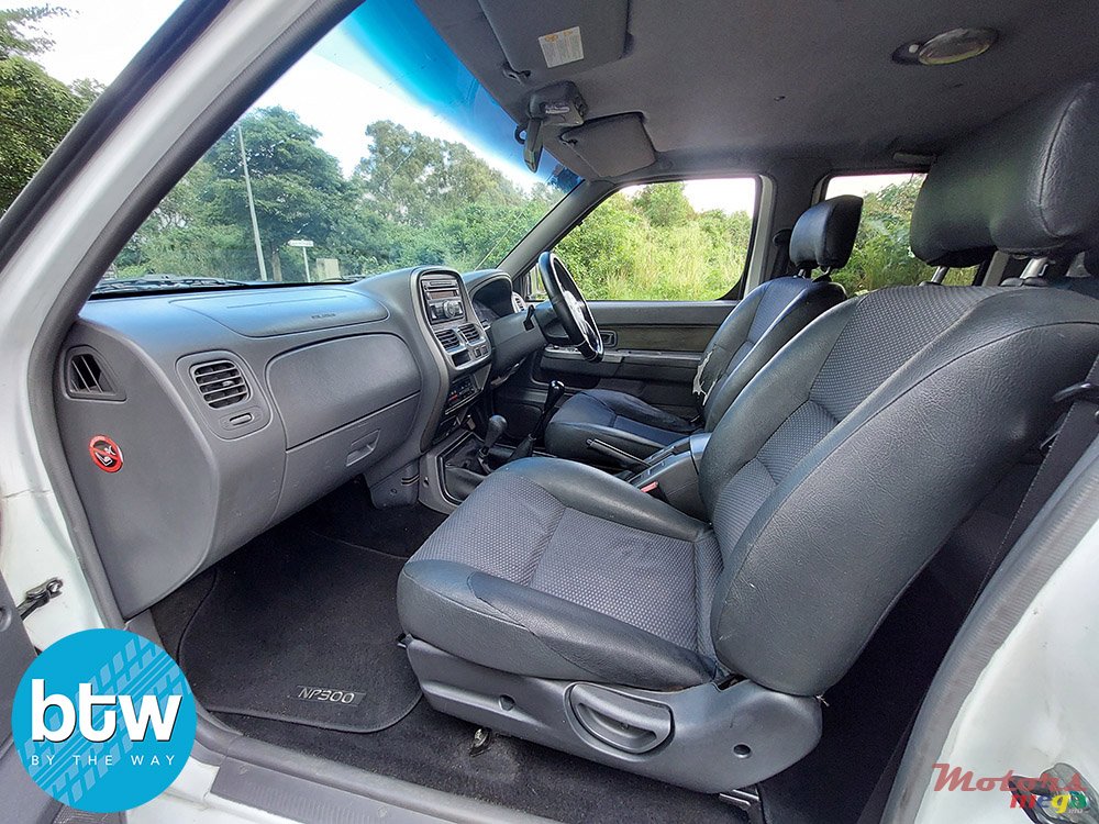 2016' Nissan NP300 photo #4