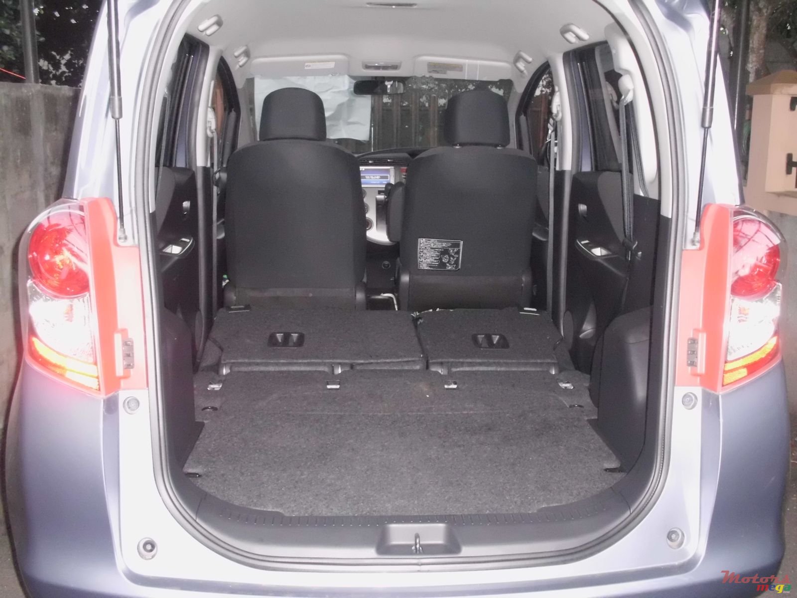 2009' Toyota Avanza photo #6