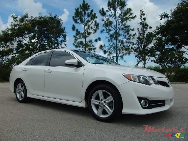 2014' Toyota Camry photo #1