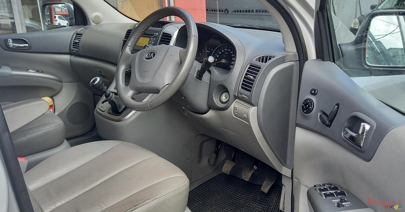 2013' Kia Carnival photo #5