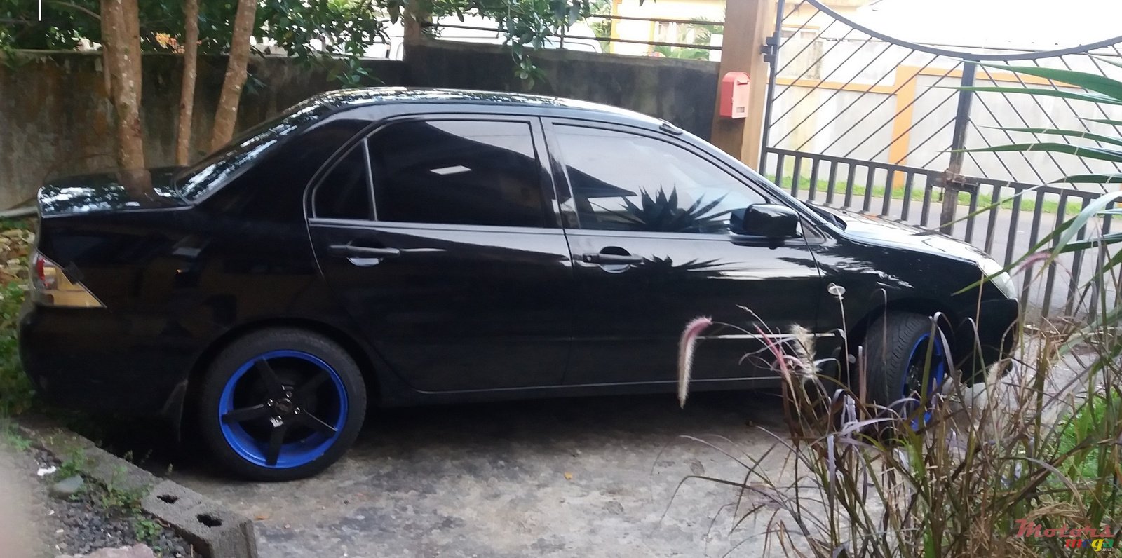 2004' Mitsubishi Lancer photo #1