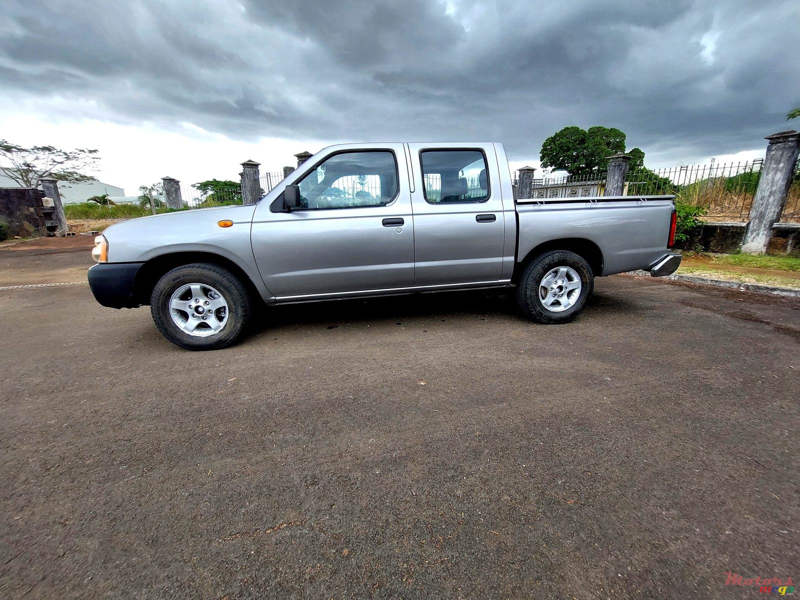 2010' Nissan Navara photo #4