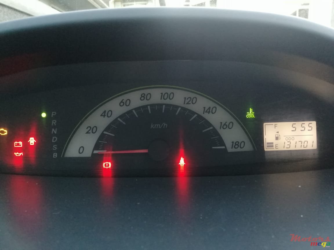 2006' Toyota Yaris photo #6