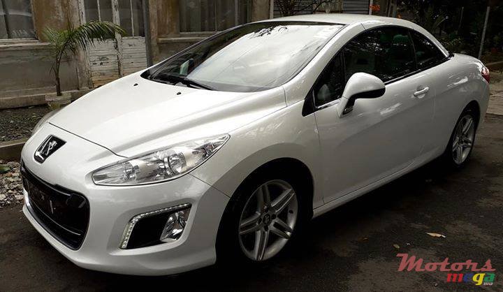 2011' Peugeot 308 photo #3