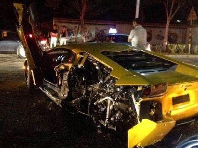 Lamborghini Aventador Destroyed by Cow in China