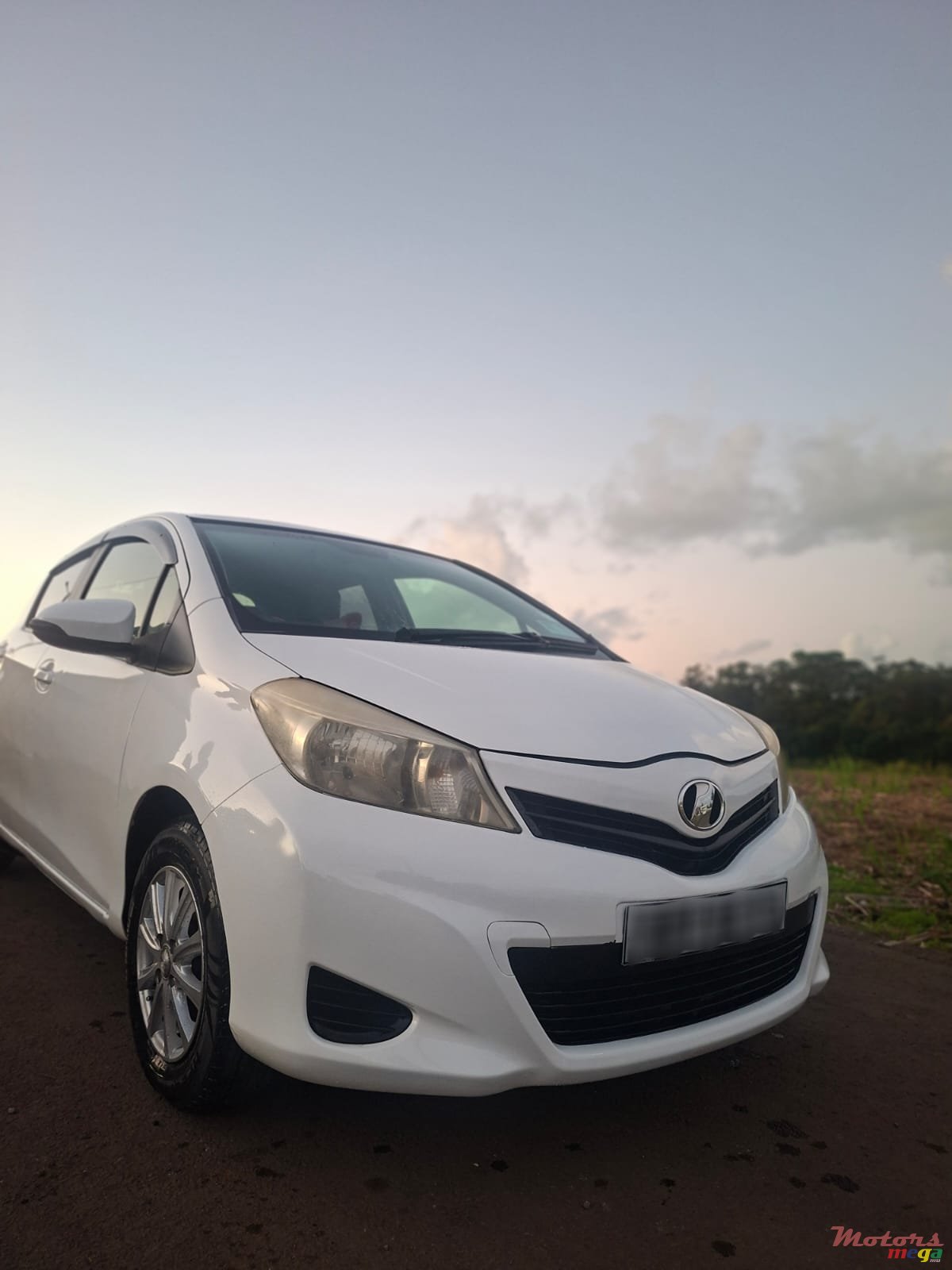 2012' Toyota Vitz photo #5