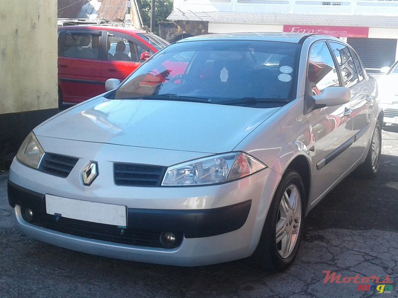 2004' Renault Megane photo #2