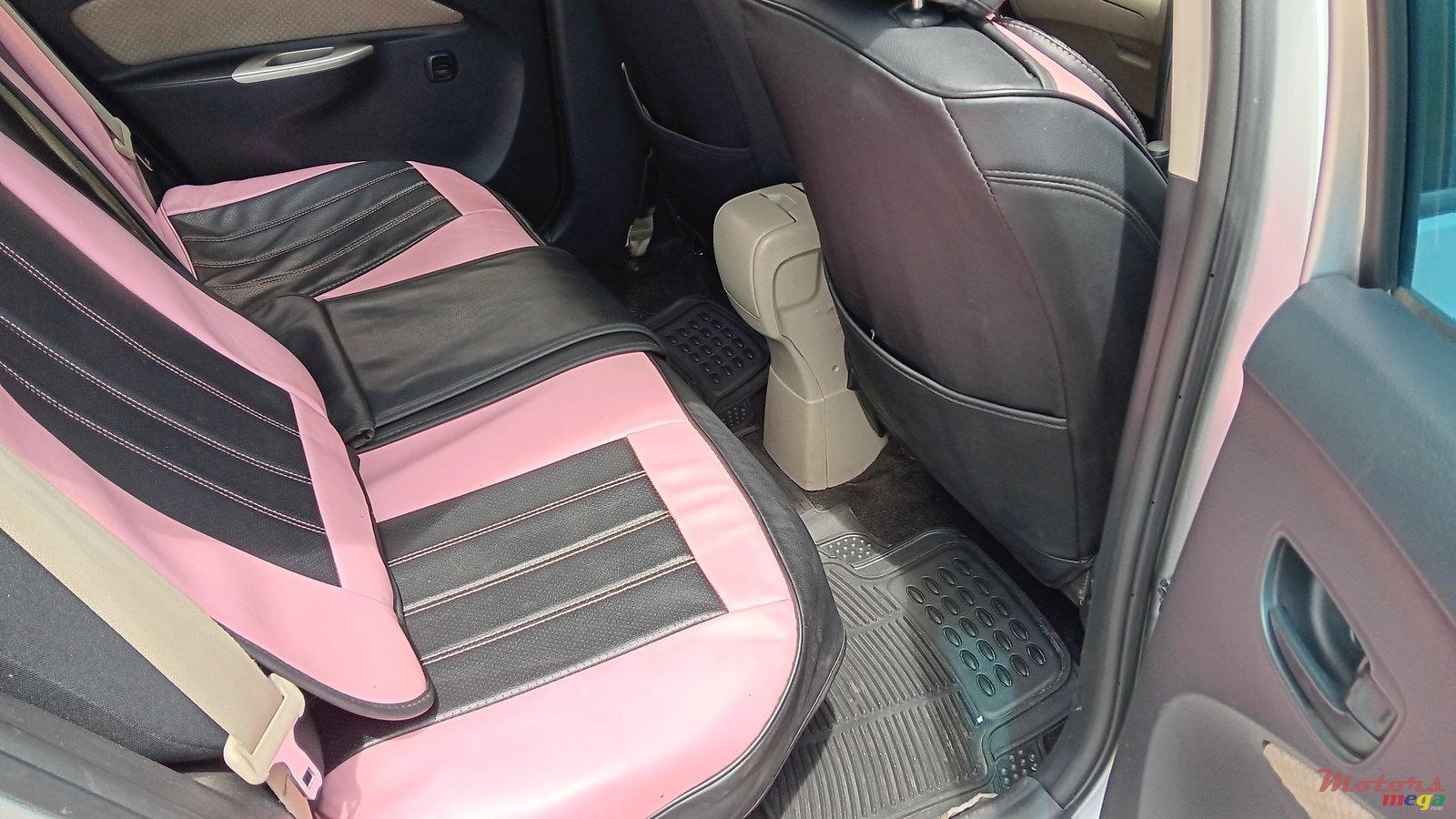 2008' Toyota Belta photo #2